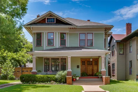 105 S Winnetka Avenue