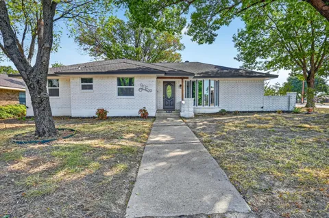 906 Pinedale Lane