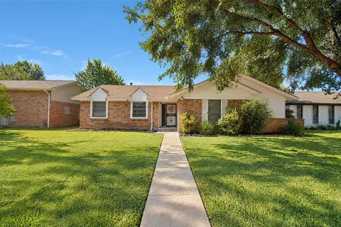 2718 Forest Park Dr