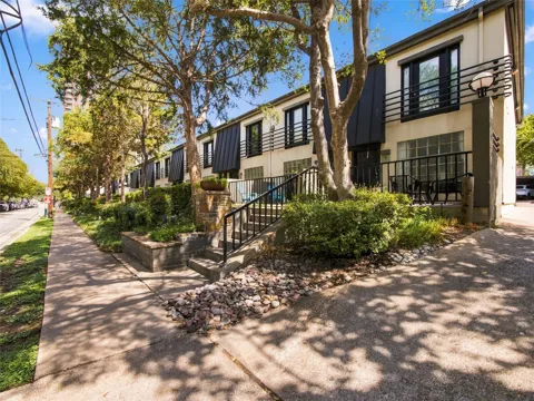 4414 Buena Vista Street #17