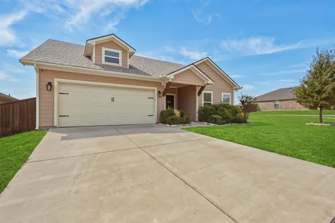 3302 Sweetwater Way