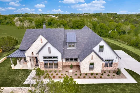 2047 Woodland Road