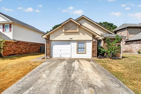 1037 Garden Trail