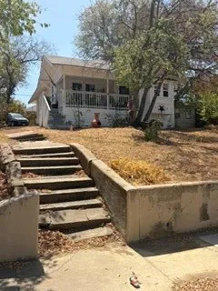1276 E Magnolia Avenue