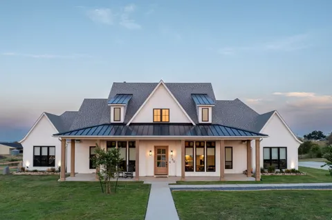 760 Hummingbird Lane