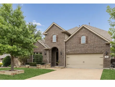 708 Feathering Way