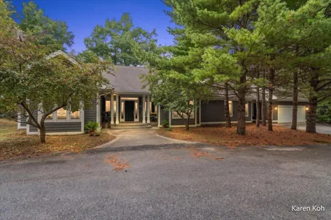 4779 Lakeshore Drive