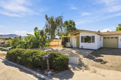 841 Arcadia Avenue