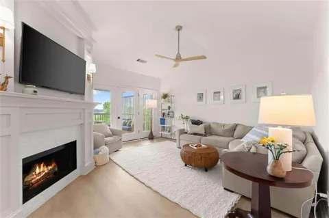 2300 Habersham Marina Road #302