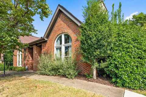 100 Highland Villa Dr