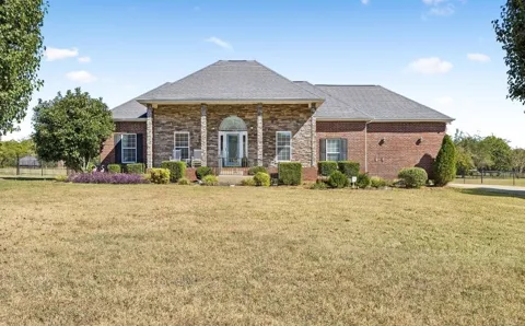 223 Mercedes Dr