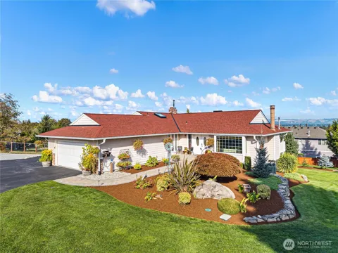 8203 Woodland Avenue E