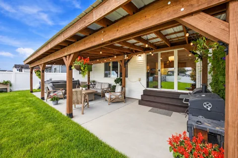 5545 8th Street W