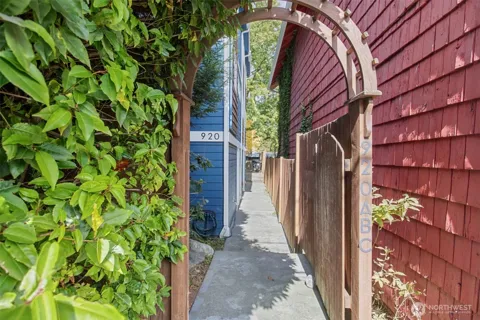 920 SW Holden Street #B