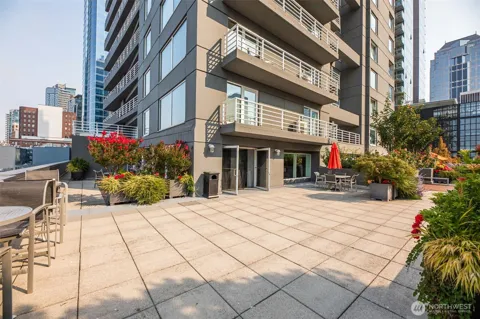 1415 2nd Avenue #2106