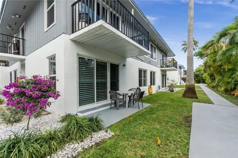 1180 Carlton Court #102A-unit B