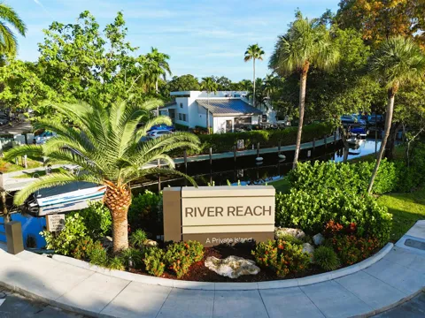 1000 RIVER REACH DRIVE #517