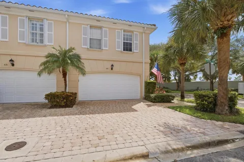 44 LIVE OAK CIRCLE
