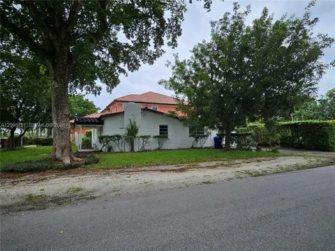 700 NE 7th St