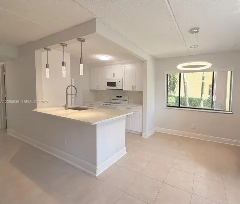 110 Meadows Cir #110