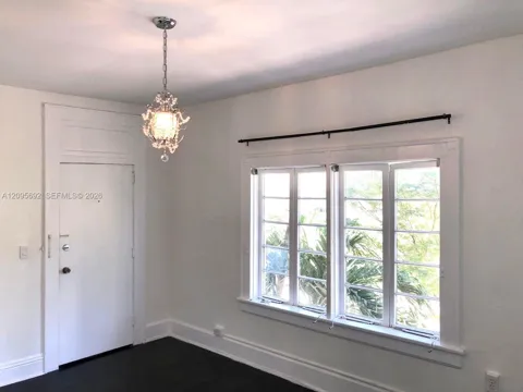 124 Mendoza Ave #8