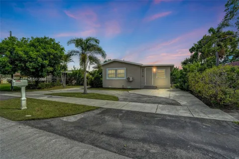 2910 NW 25th St