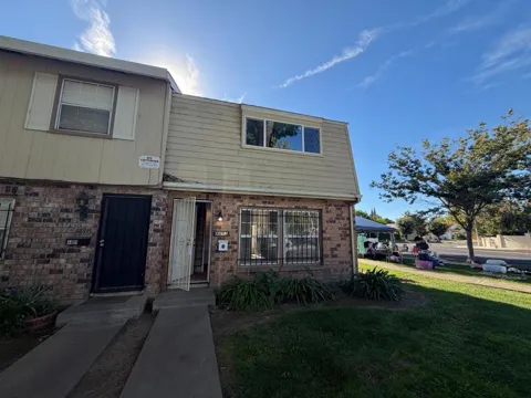 4493 NE Townehome Drive