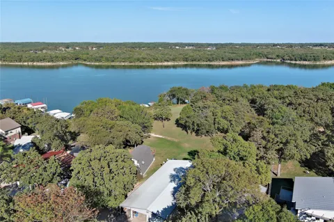 4410 Lakeshore