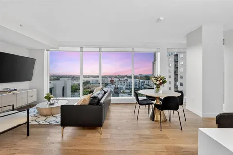 188 W Saint James Street #11101