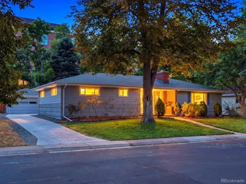 2338 E Floyd Place