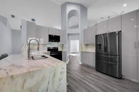 4166 NW 66th Terrace