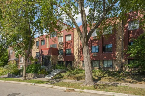 520 Ridgewood Avenue #102