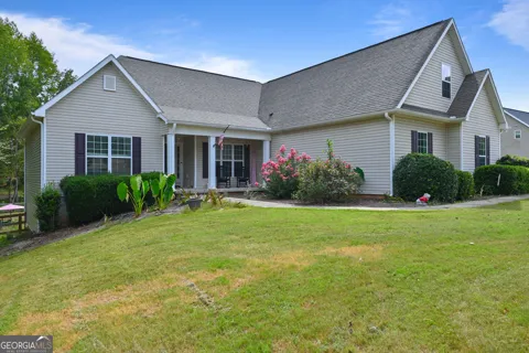 42 Meadows LN