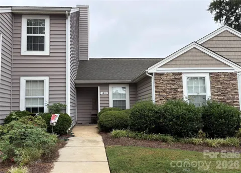 1821 Fairlawn Court
