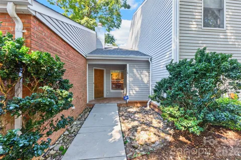18 8th Avenue NW #18