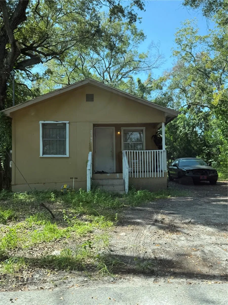 2705 E CAYUGA STREET Tampa, FL 33610