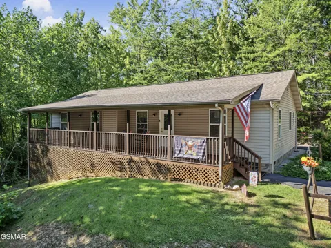 1533 Honey Bee Cove Way