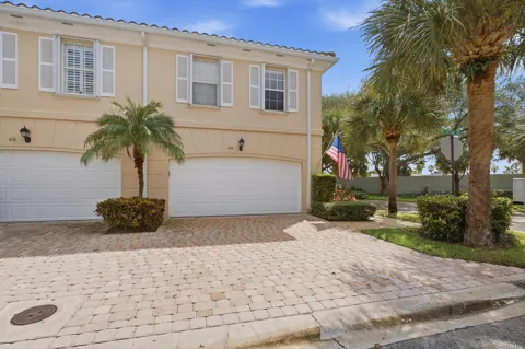44 LIVE OAK CIRCLE