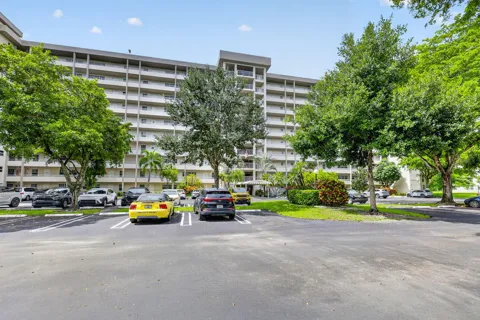 575 Oaks Lane #102