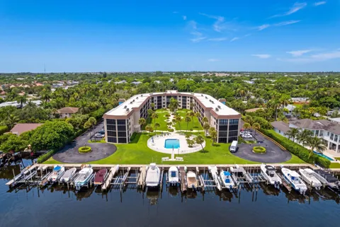 2424 Federal Highway #305