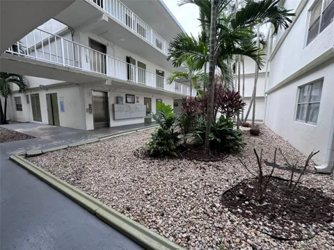 4205 UNIVERSITY DRIVE #107