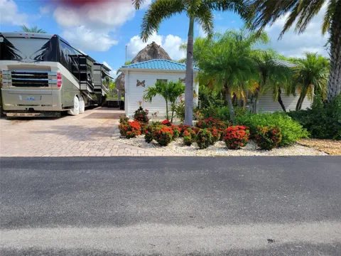 605 SW 42ND Cove