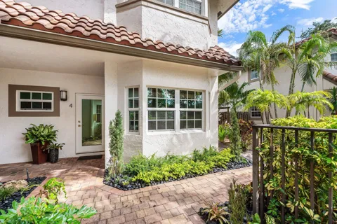 620 NE 9TH AVENUE #4