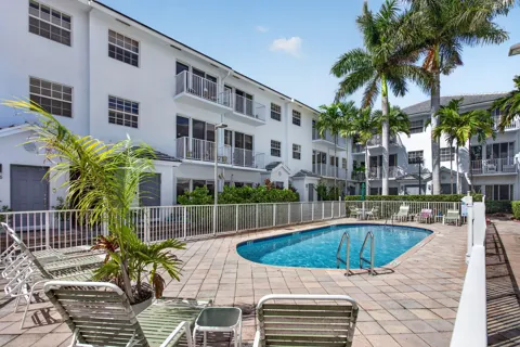 2725 NE 8TH AVENUE #112