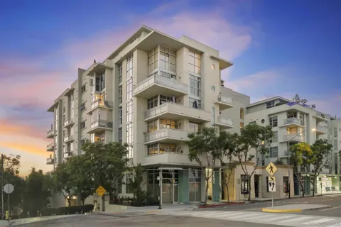 3812 Park Blvd. #208