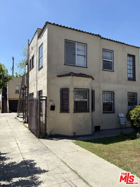 1052 W 60th Place