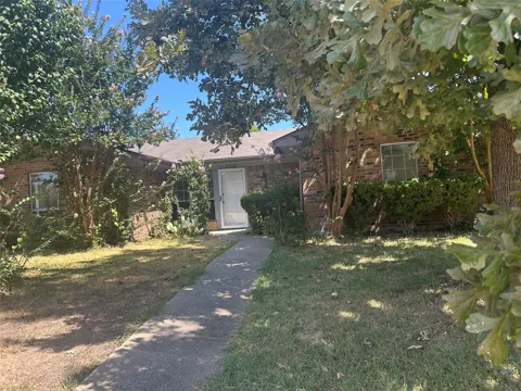 2302 Phoenix Drive