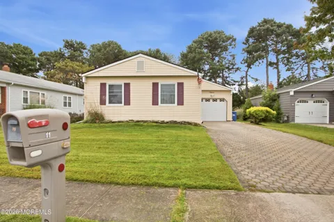 11 Woodstock Drive