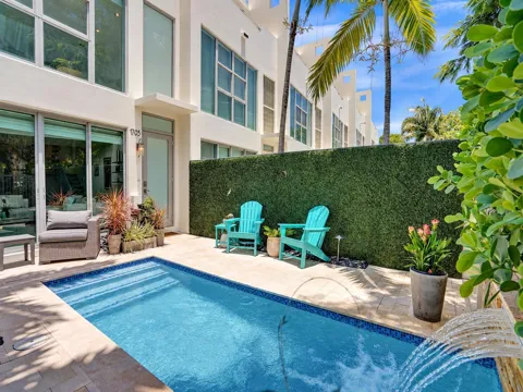 1703 NE 5TH COURT #1703
