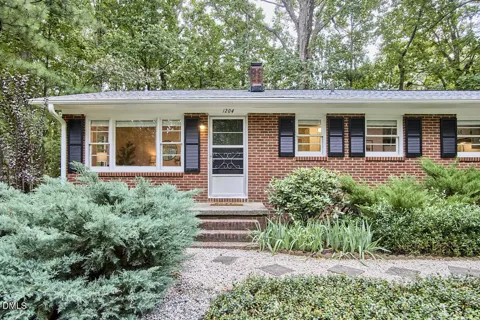 1204 E Oak Drive